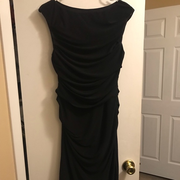 Form fitting black scrunch dress - Picture 1 of 1